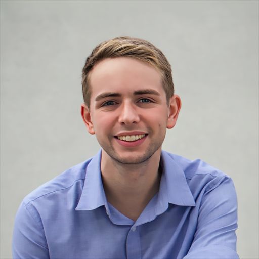 A headshot image of Elijah Schwartz