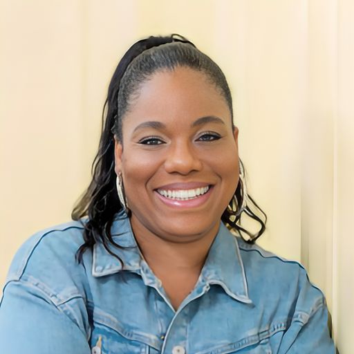 A headshot image of Marlene Willis-Akins