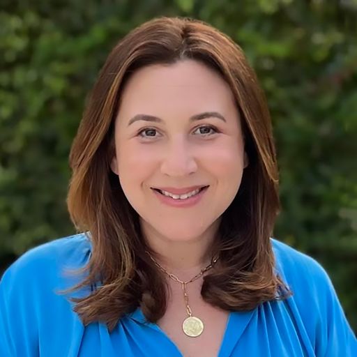 A headshot image of Rachel Araujo
