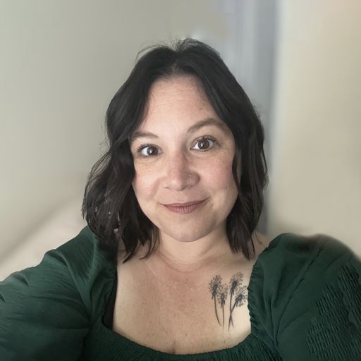 A headshot image of Lindsay Jones