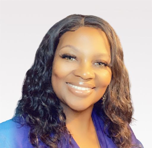 A headshot image of Evelyn Derry
