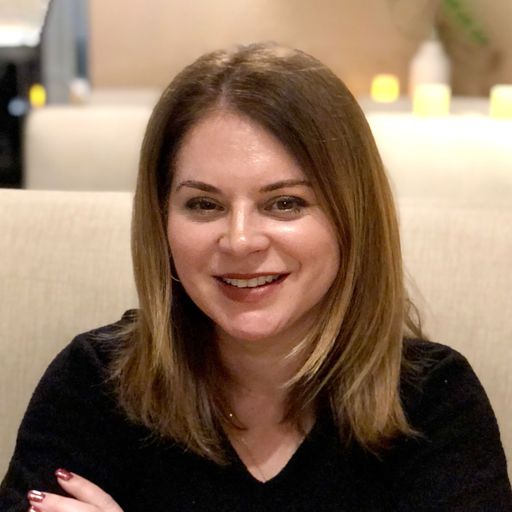 A headshot image of Joanne Fleming Loyarte