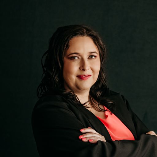 A headshot image of Tina Russell