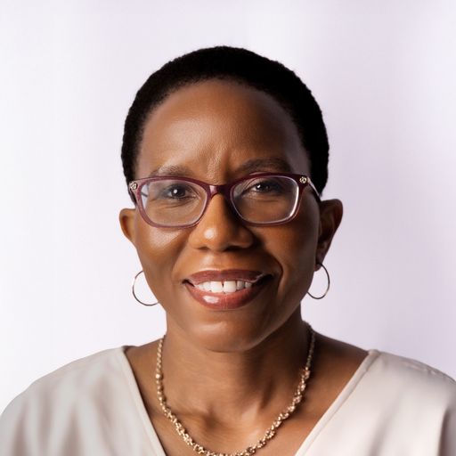 A headshot image of Leonna Chodos