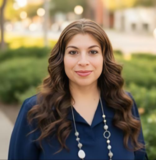 A headshot image of Anabel Robles