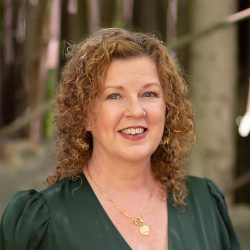 A headshot image of Lisa King Smith