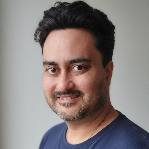 A headshot image of Mario Palacios