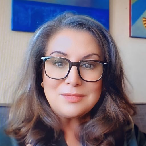 A headshot image of Maureen McGlynn