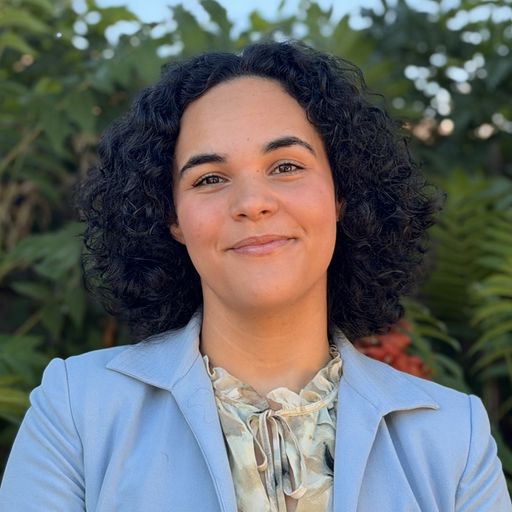 A headshot image of Leanna Flores
