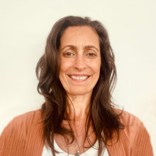 A headshot image of Fernanda Janone dos Reis e Vaz