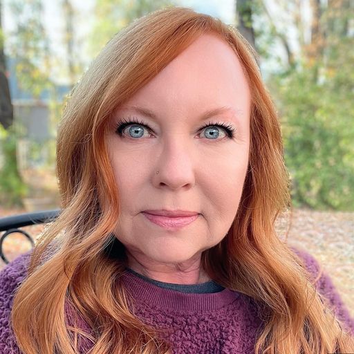 A headshot image of Amanda Burns